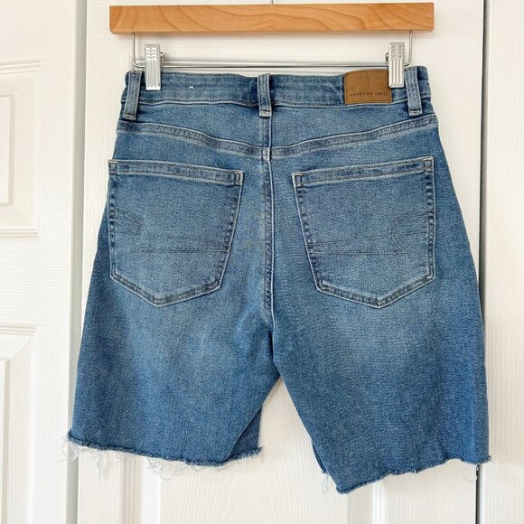 American Eagle Stretch Denim Cutoff Shorts Women’s Size 2 EUC Raw Hem Mid Rise - Picture 2 of 3